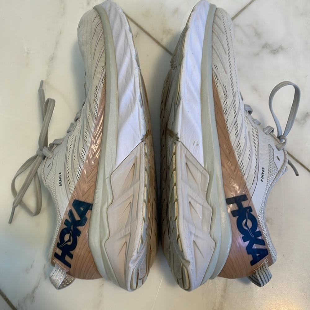 Hoka Arahi 4 cream/off-white knit runner, size 9 men’s, women’s 10.5/11 - Picture 2 of 10